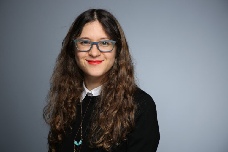 Henig Roni Headshot 22 23 fellow photo scaled