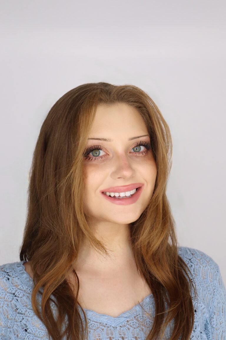 Ella Chong Headshot